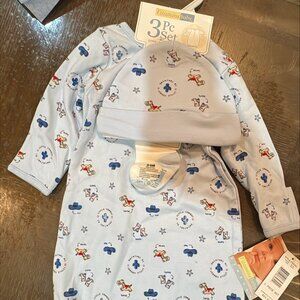 Vitamins Baby 3 Piece Set - Gown - Hat - Socks, New With Tags 0-6 Mo. Newborn